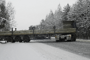 tractor-trailer-jackknife-on snowy road